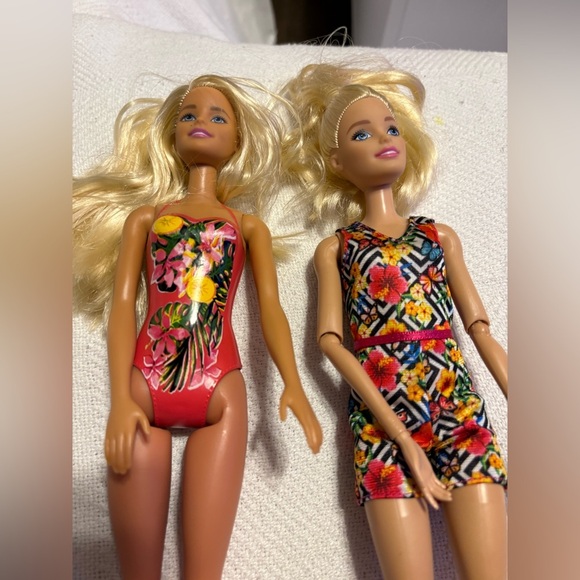 Lot of Barbie’s summer Hawaiian - Picture 1 of 8